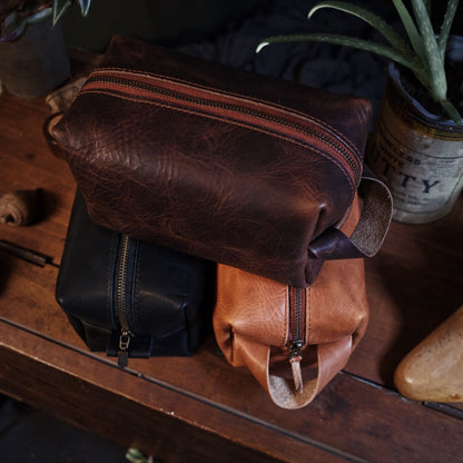 Hand-stitched dark-brown leather dopp kit made in Montreal
