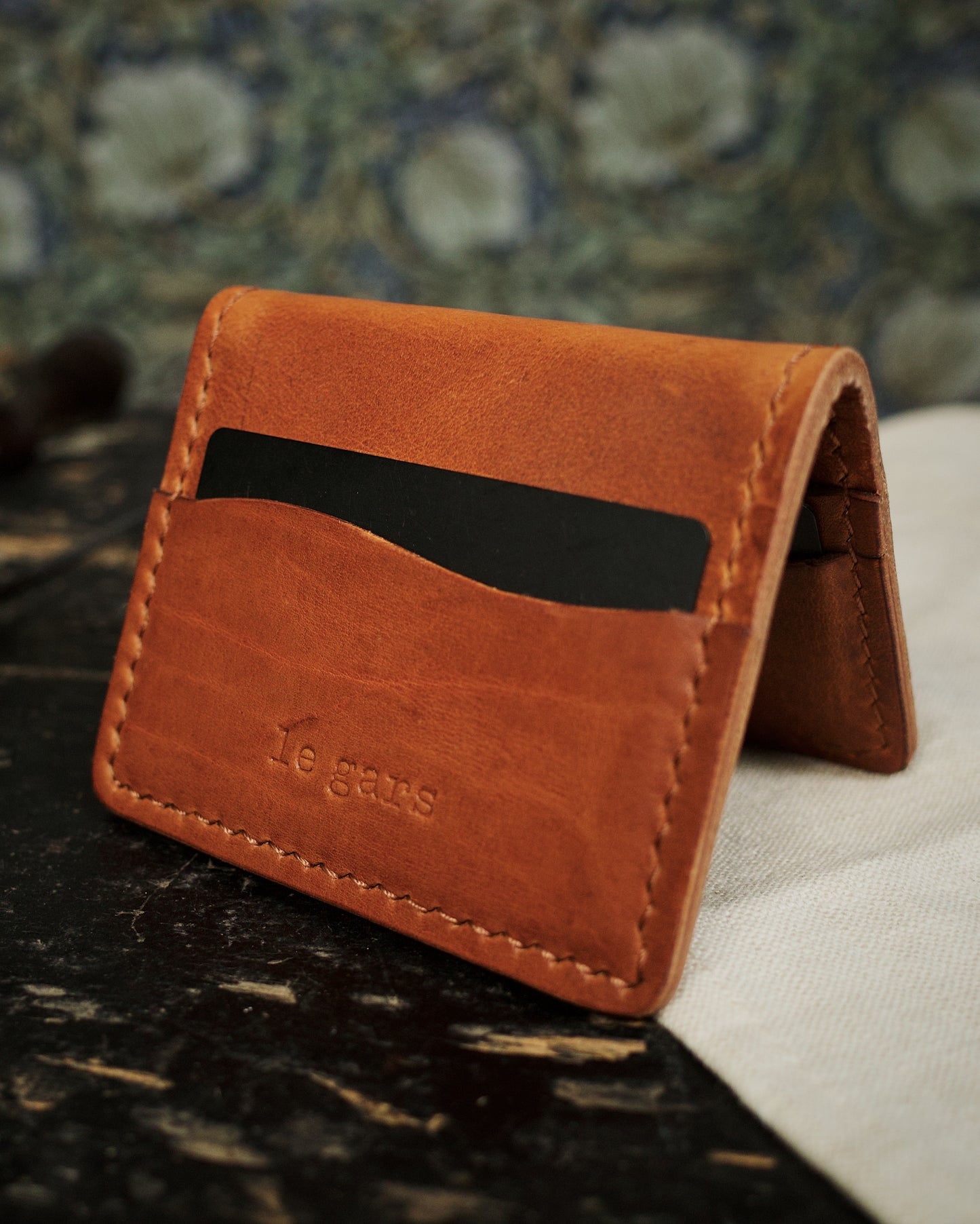 HoMa Wallet – English Tan Compact Men’s Leather Bifold (Horween Derby)