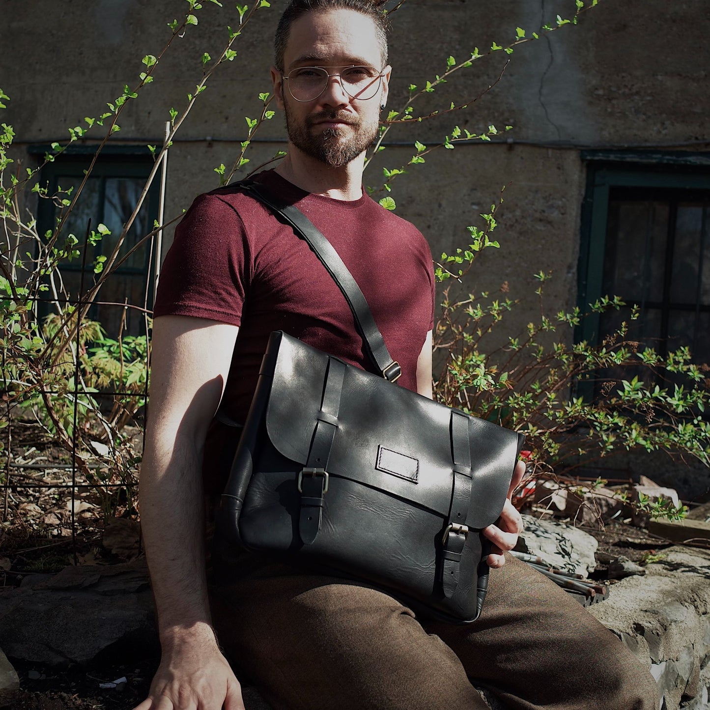 Timeless black leather tote made by Montreal artisans
