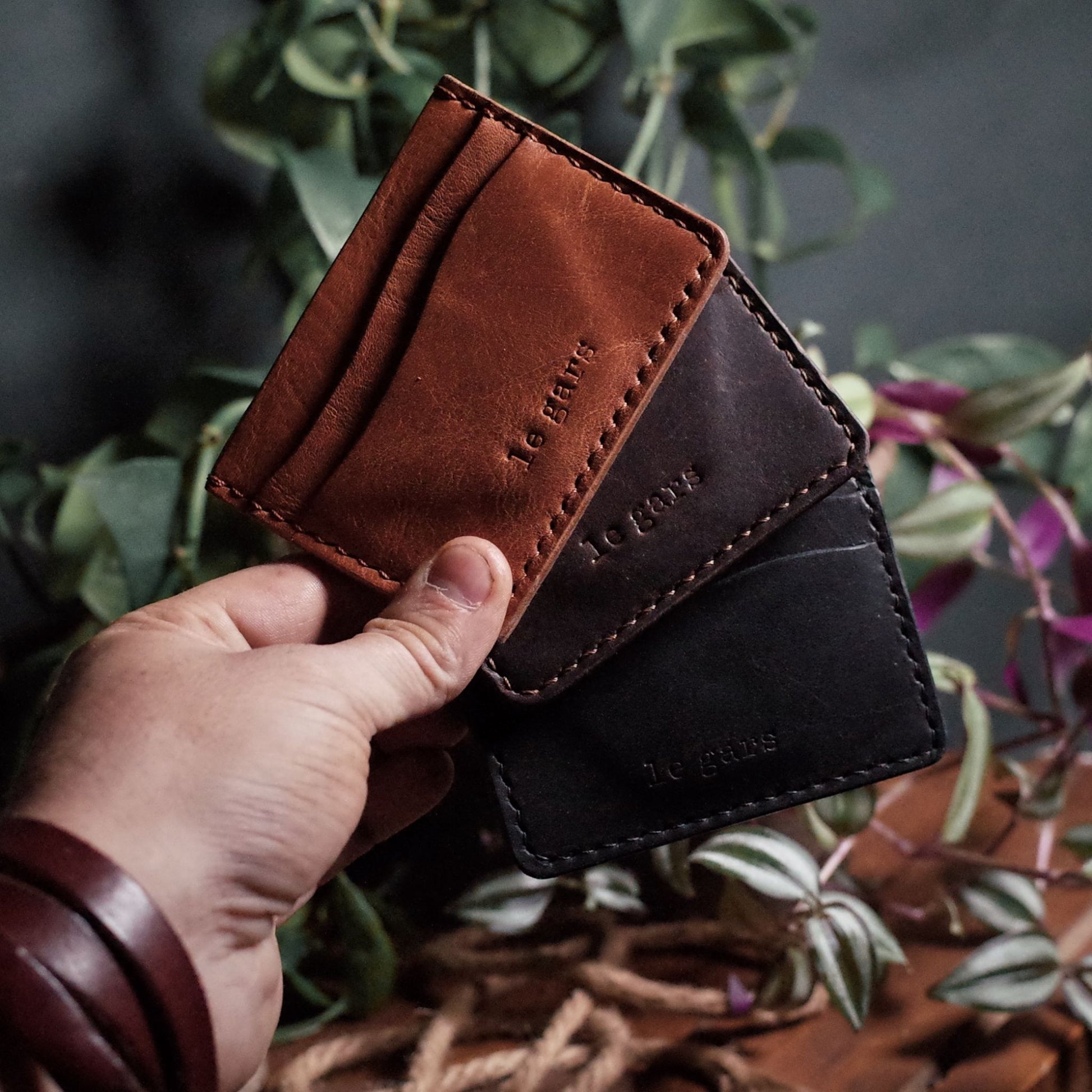 Timeless cognac wallet made by artisans in Montreal
