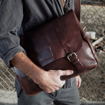 Montreal-made coffee leather briefcase for professionals
