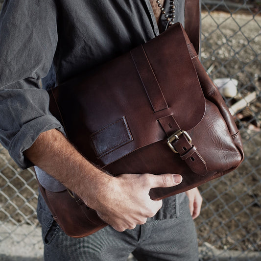 Montreal-made coffee leather briefcase for professionals

