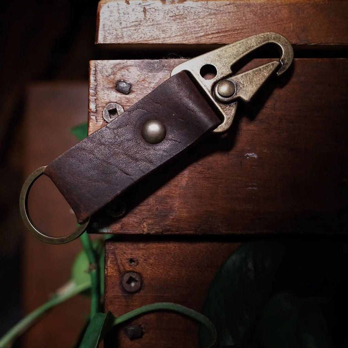 Dark Brown Leather Carabiner Keychain – Durable and Rugged