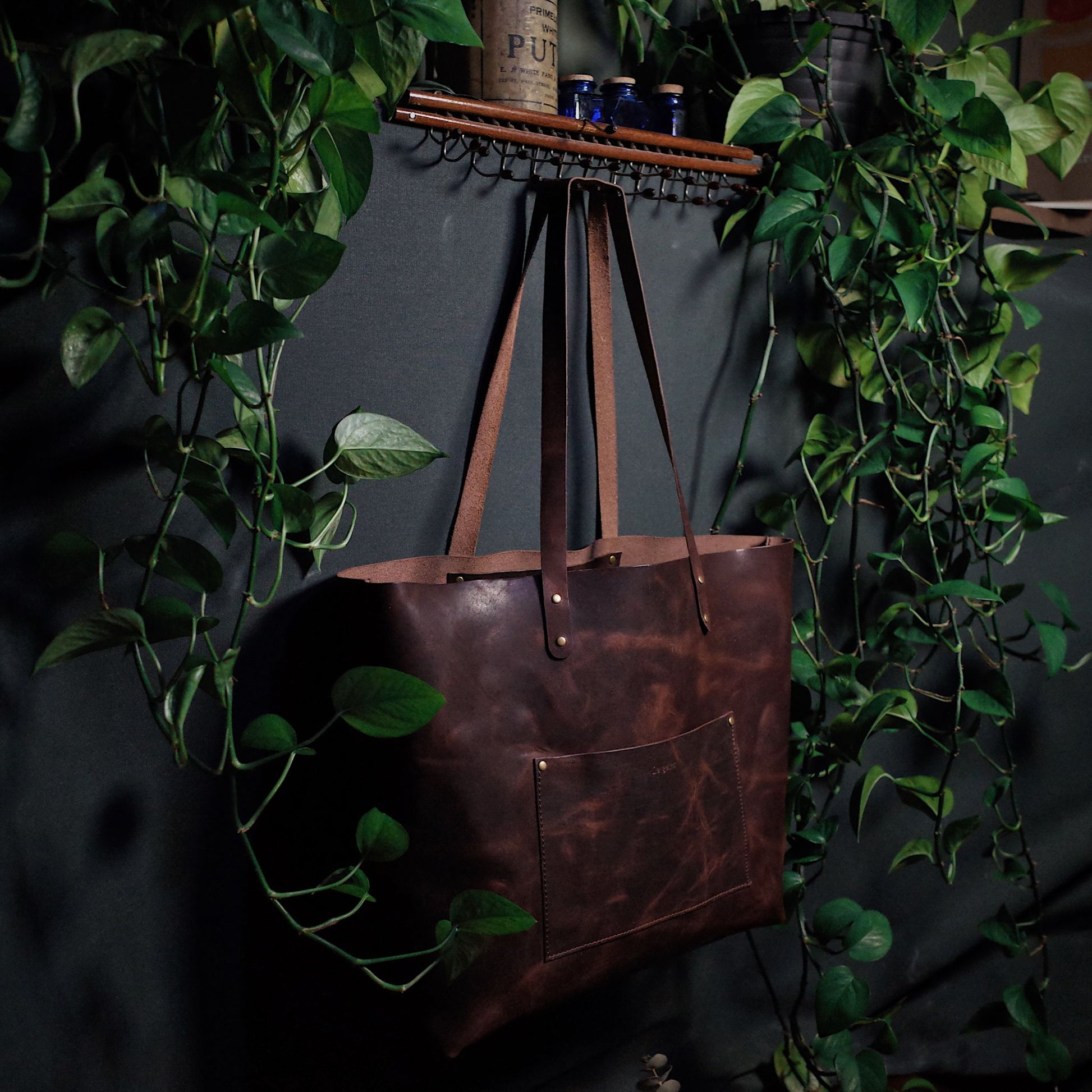 Artisanal chestnut leather shoulder bag made from sustainable materials
