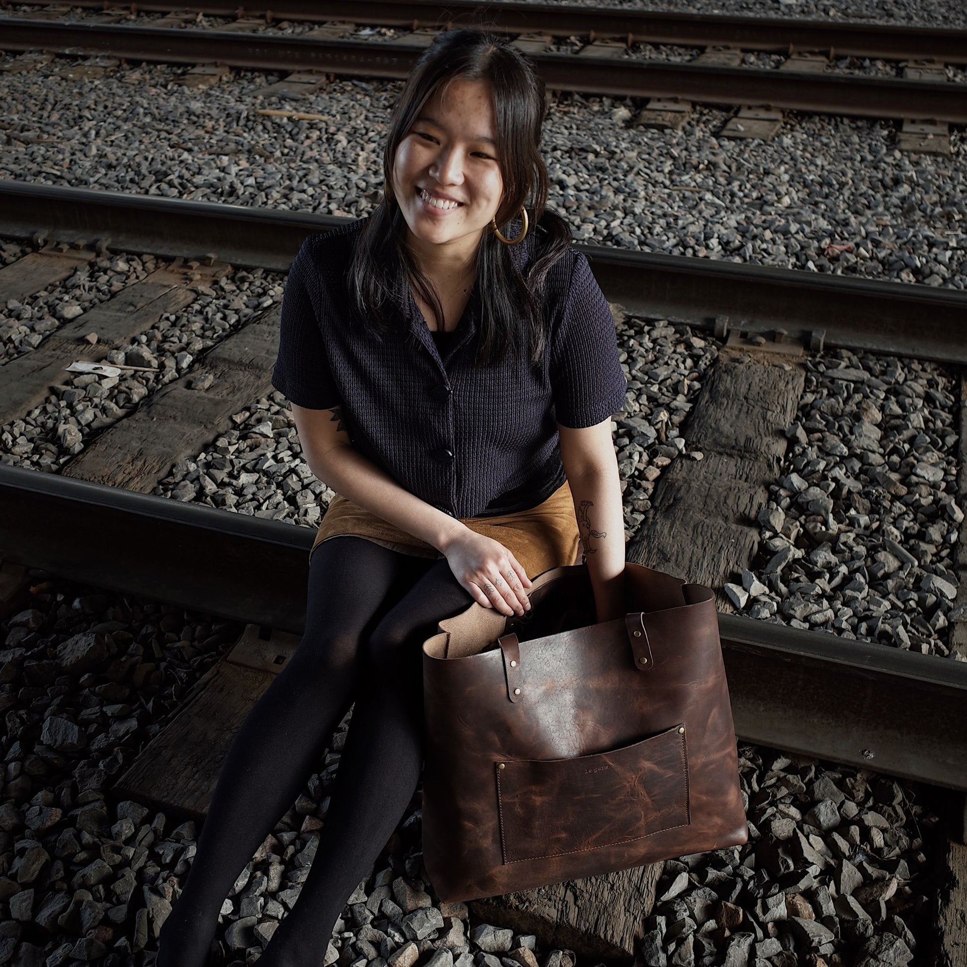 Premium coffee brown leather shopper perfect for gifting
