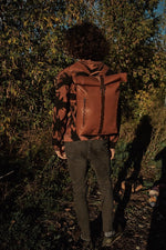 Charger l&#39;image dans la galerie, minimalist light brown leather rolltop backpack
